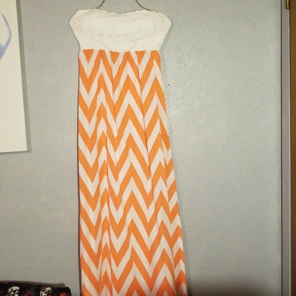 Dress - Picture 1 of 3